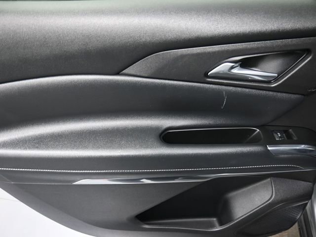 Used 2025 Chevrolet Traverse LT image 19