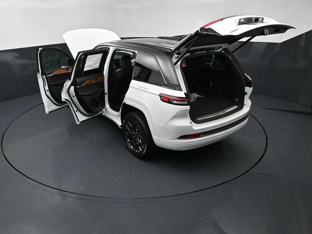 New 2026 Jeep Grand Cherokee Summit w/ Obsidian Package AWD/4WD image 28