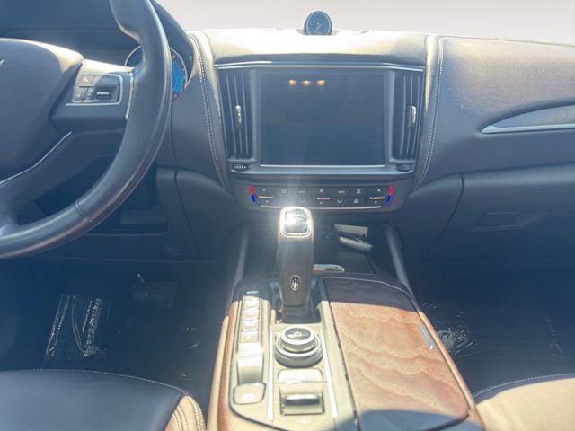 Used 2021 Maserati Levante GranLusso image 11