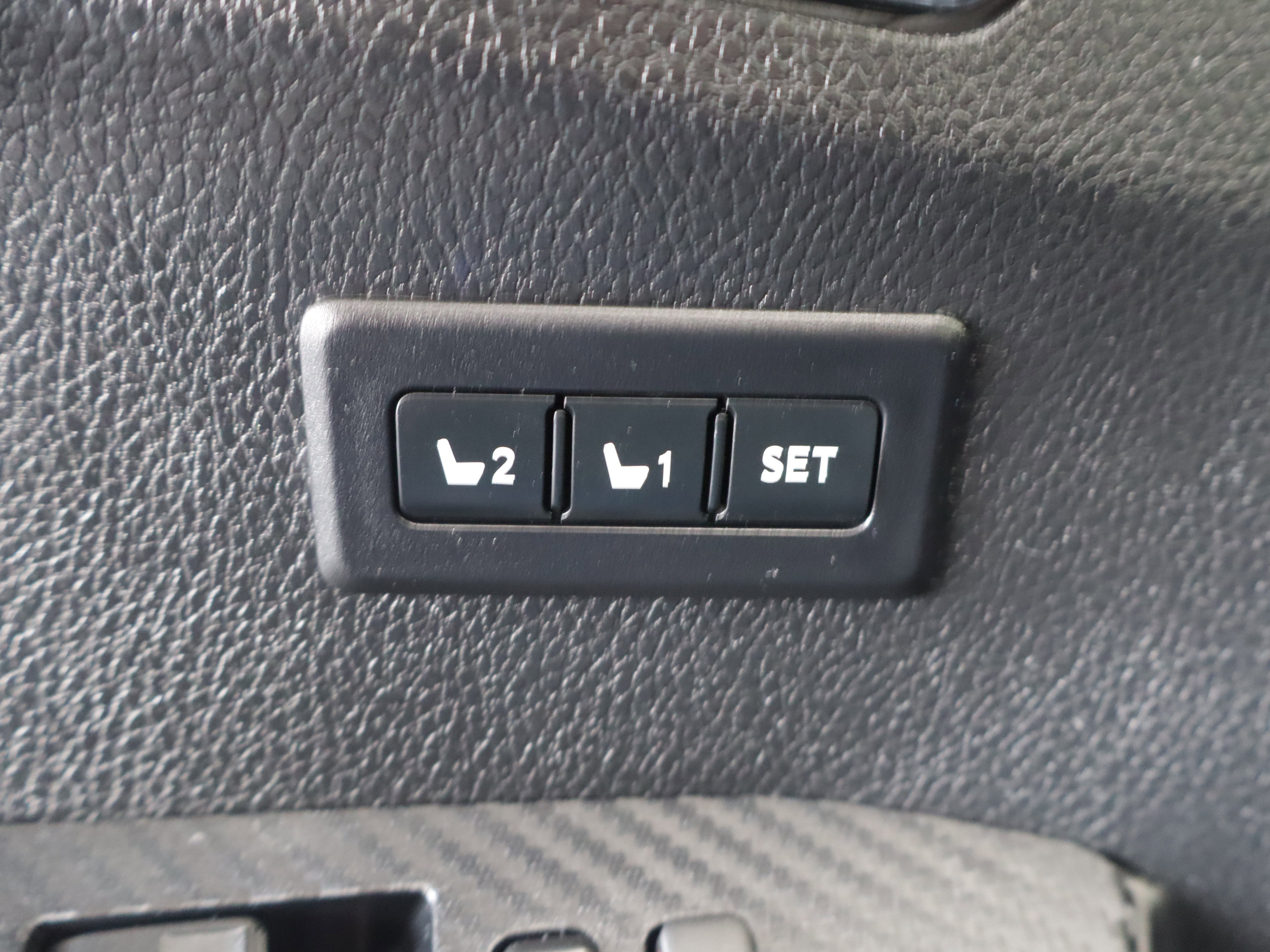 Used 2015 Toyota RAV4 Limited w/ Technology Package image 14