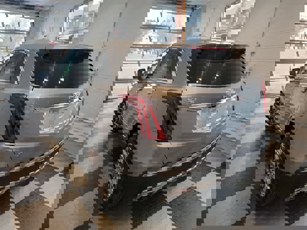 Used 2024 Cadillac XT5 Premium Luxury image 3