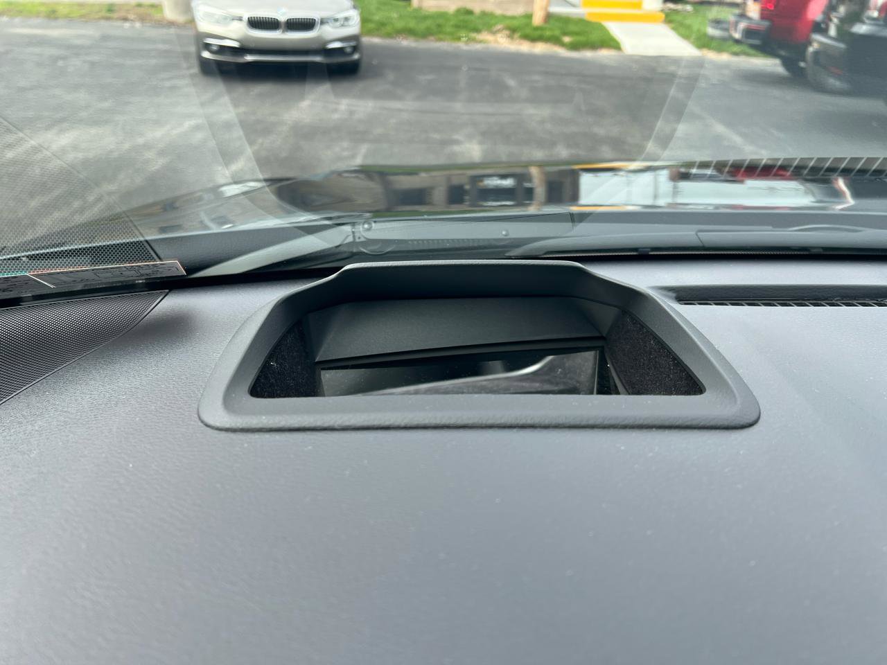 Used 2025 Toyota Sienna Platinum image 31