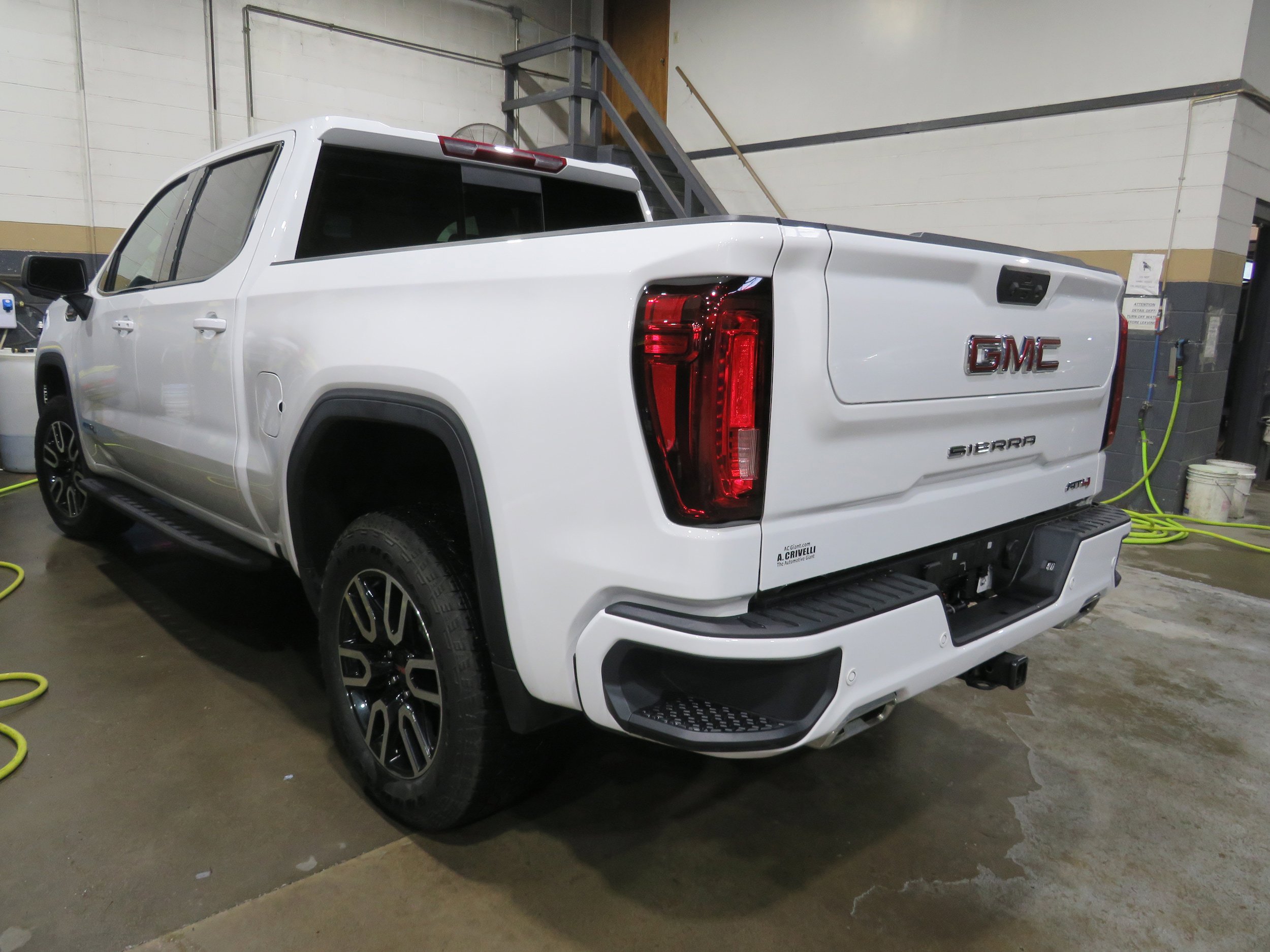 Used 2025 GMC Sierra 1500 AT4 w/ AT4 Premium Package AWD/4WD image 4
