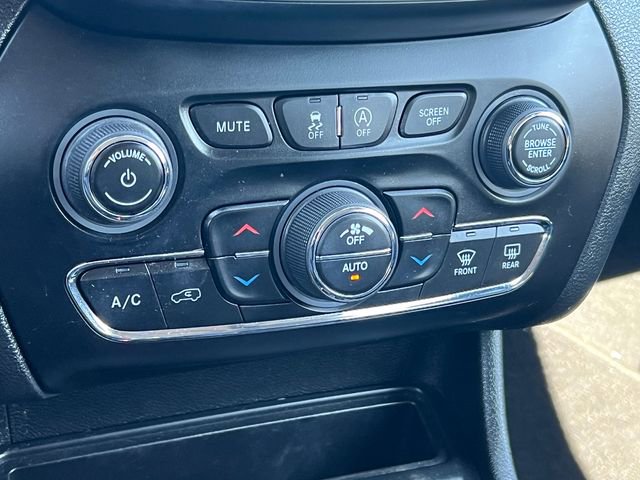 Used 2022 Jeep Cherokee Limited image 29