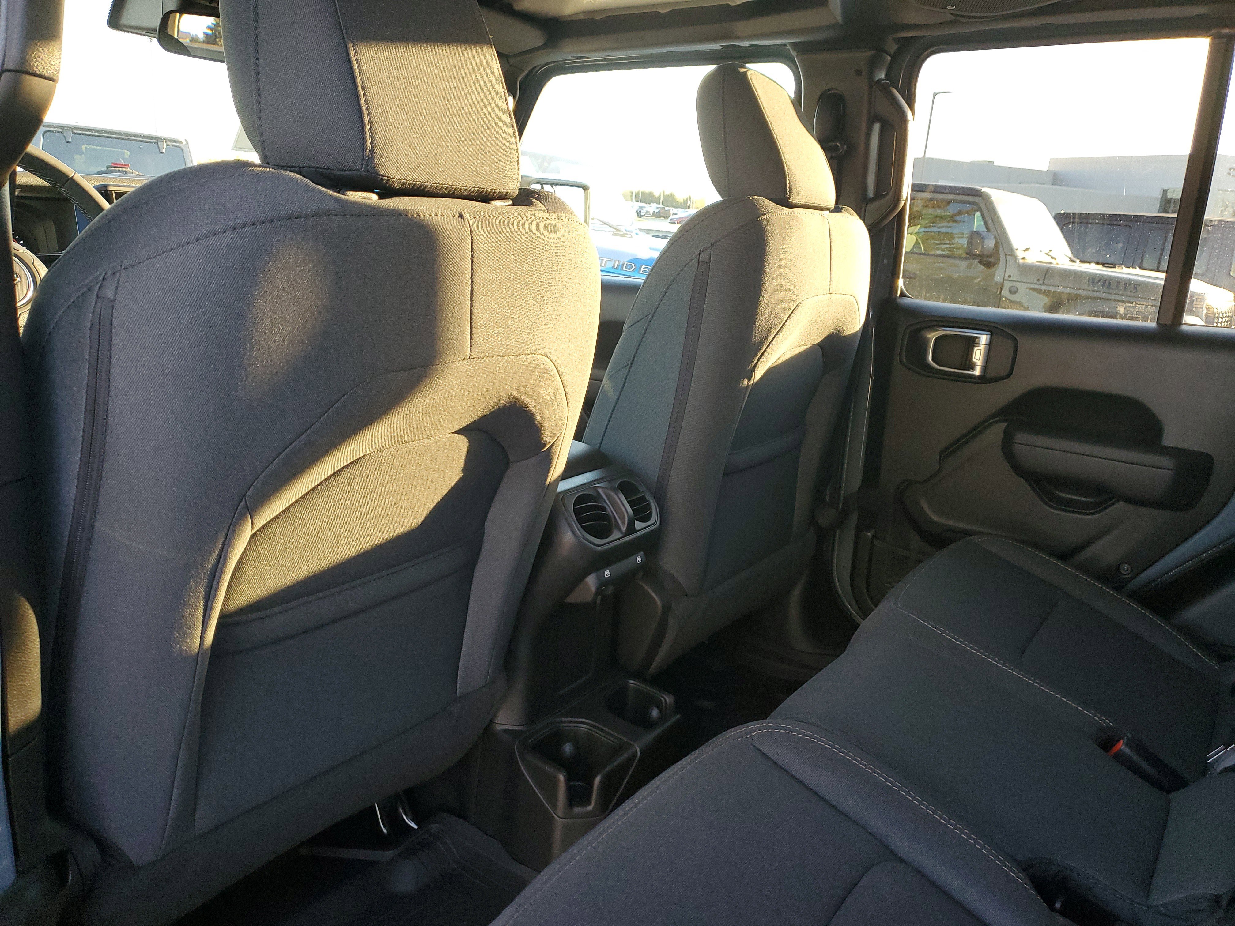 New 2025 Jeep Gladiator Sport image 9