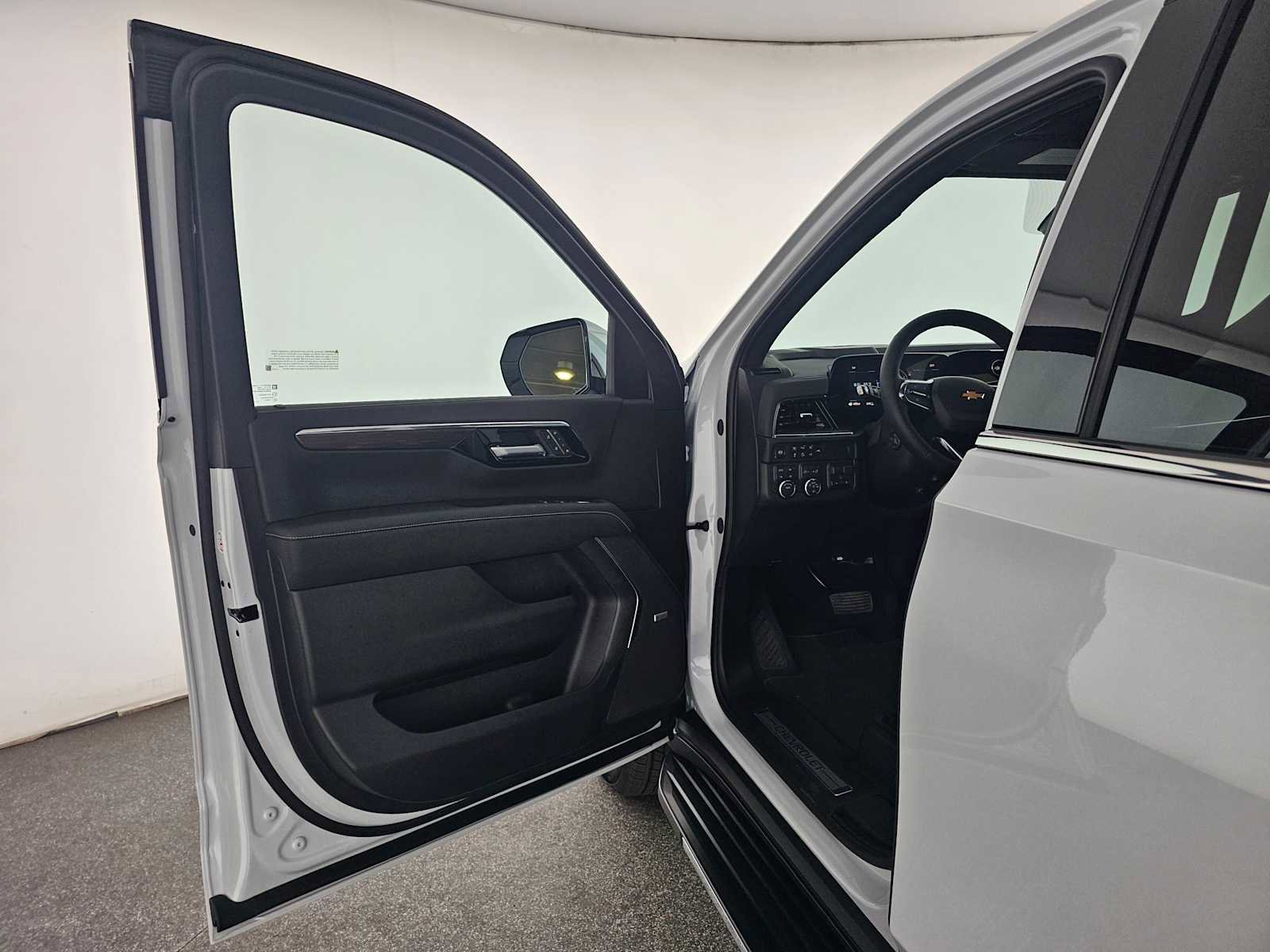 New 2026 Chevrolet Suburban Premier w/ Sun And Tow Package AWD/4WD image 21