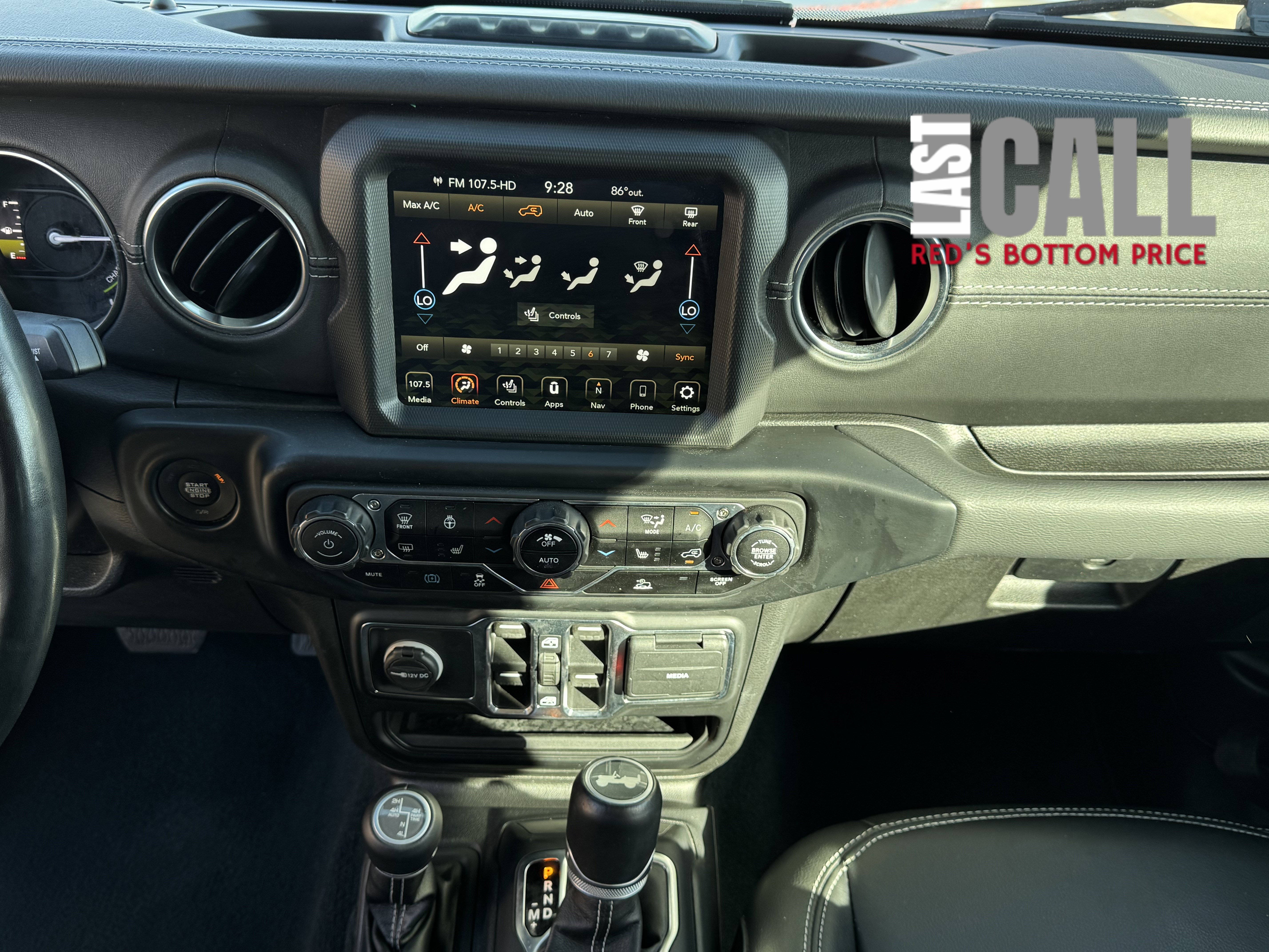 Used 2022 Jeep Wrangler Unlimited Sahara w/ Cold Weather Group image 17