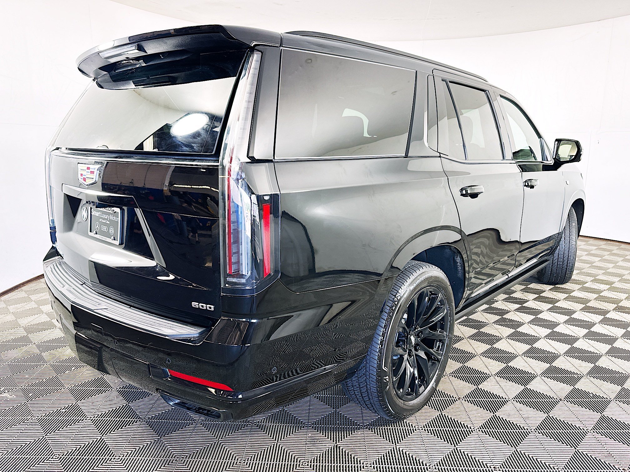 Used 2025 Cadillac Escalade Sport Platinum w/ LPO, Floor Liner Package AWD/4WD image 10