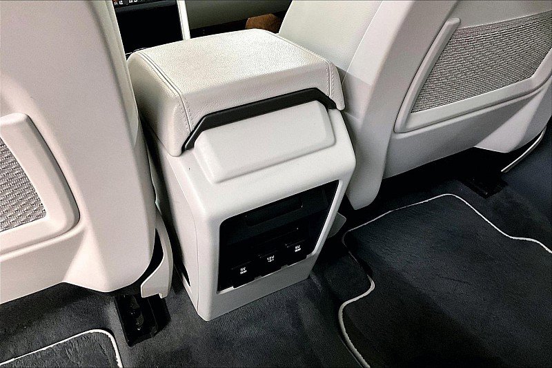 Used 2018 Land Rover Discovery Sport HSE image 23