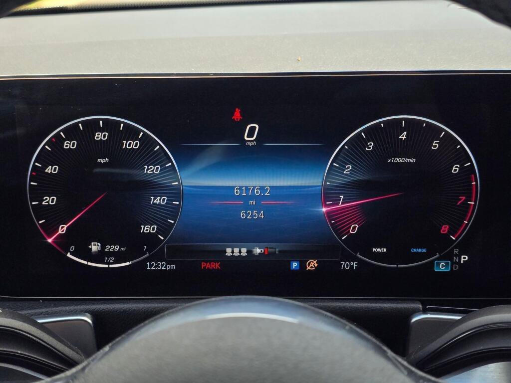 Used 2025 Mercedes-Benz GLB 250 4MATIC image 37