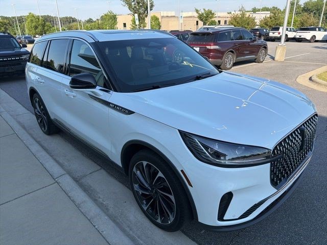 Used 2025 Lincoln Aviator Reserve w/ Illumination Package RWD image 8