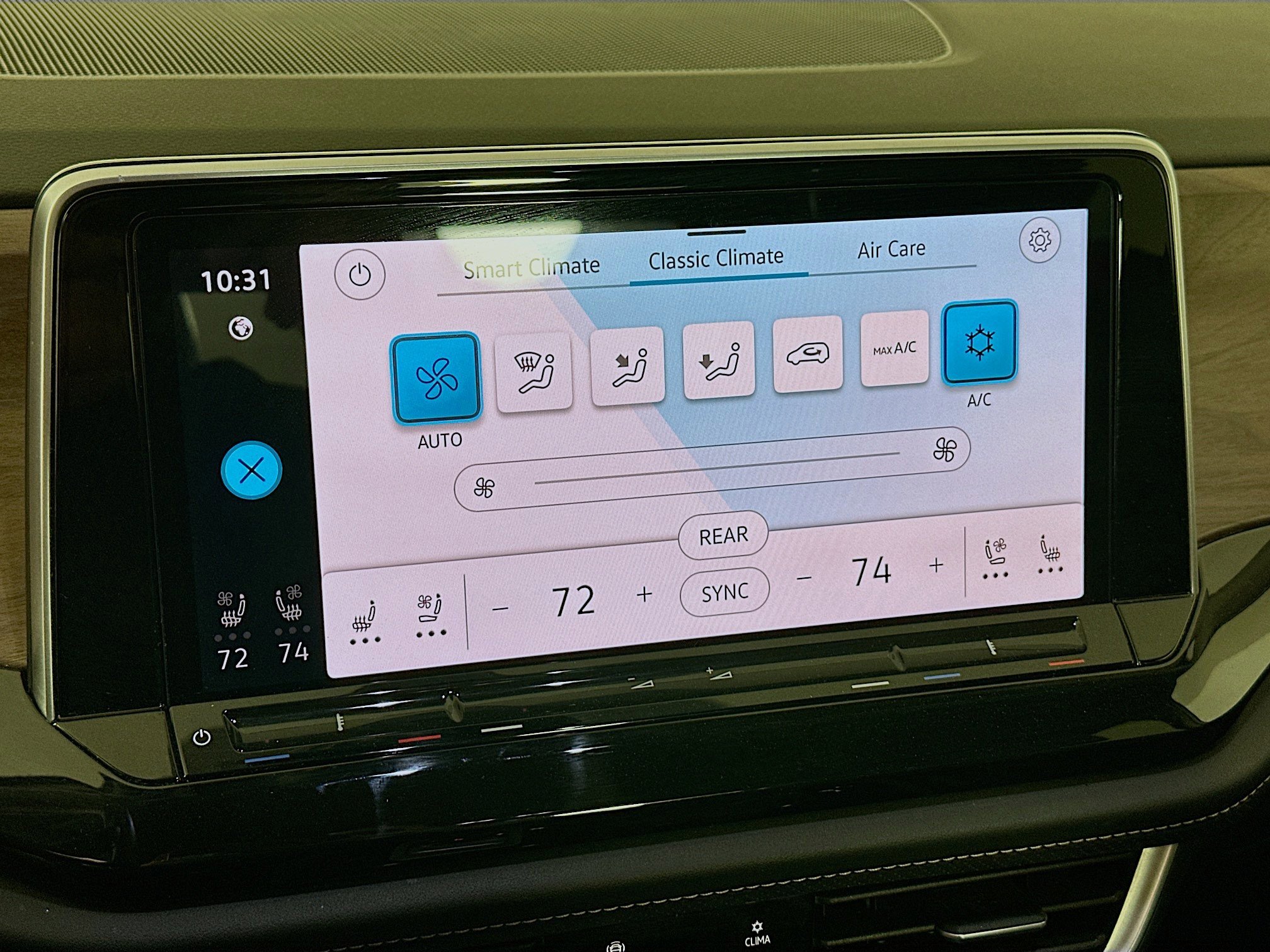 Used 2025 Volkswagen Atlas SE image 23