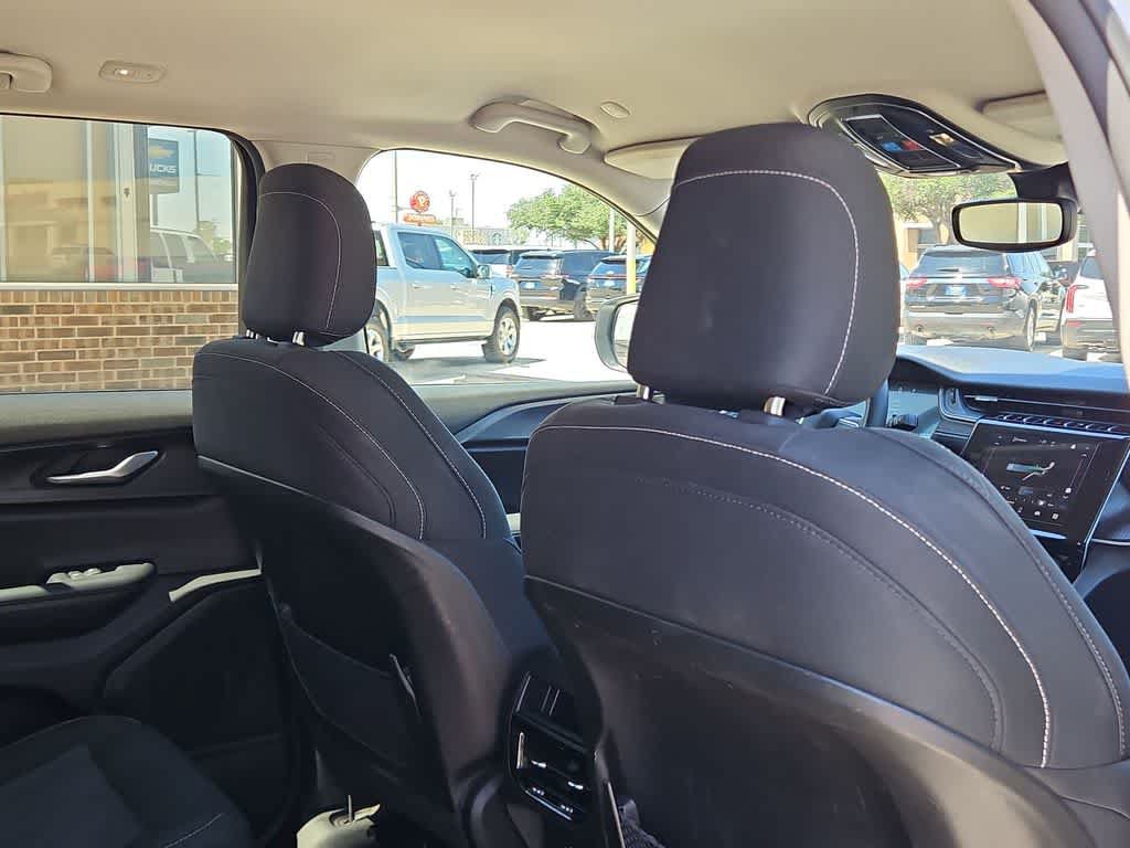 Used 2024 Jeep Grand Cherokee Laredo AWD/4WD image 19