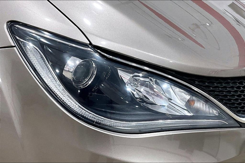 Used 2018 Chrysler Pacifica Touring-L Plus w/ Advanced Safetytec Group image 28