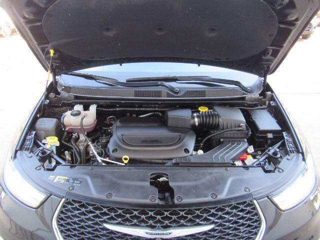 Used 2024 Chrysler Pacifica Touring-L FWD image 57
