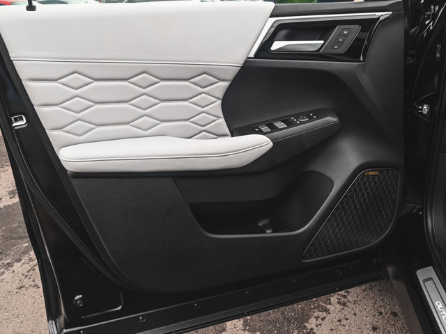 New 2025 Mitsubishi Outlander AWD image 8