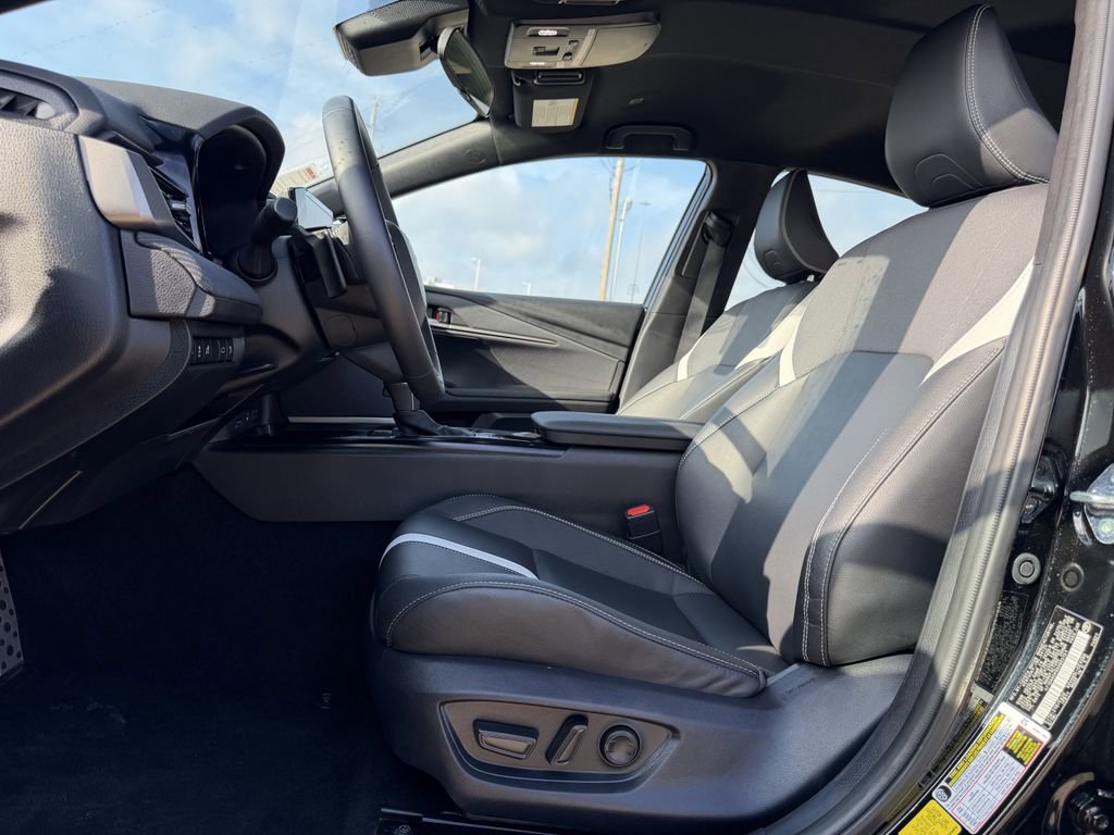 Used 2025 Toyota Camry SE FWD image 27