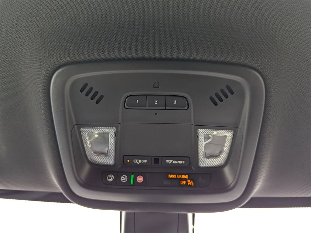 Used 2023 Chevrolet Traverse LT w/ Rear Camera Mirror Package image 29