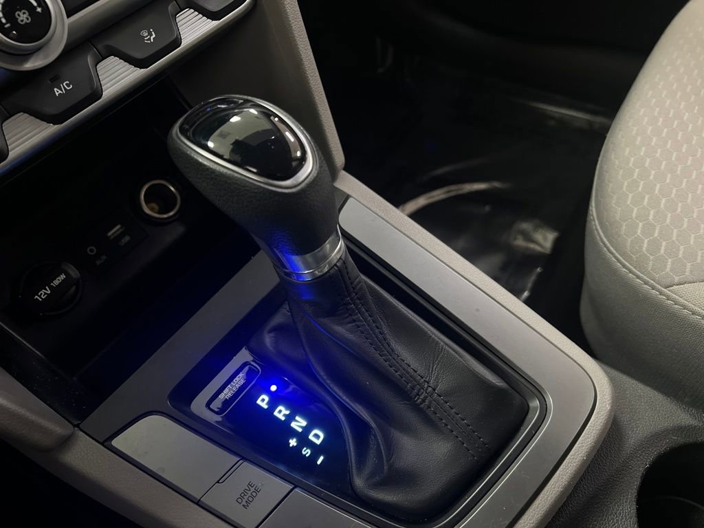 Used 2020 Hyundai Elantra SEL image 27