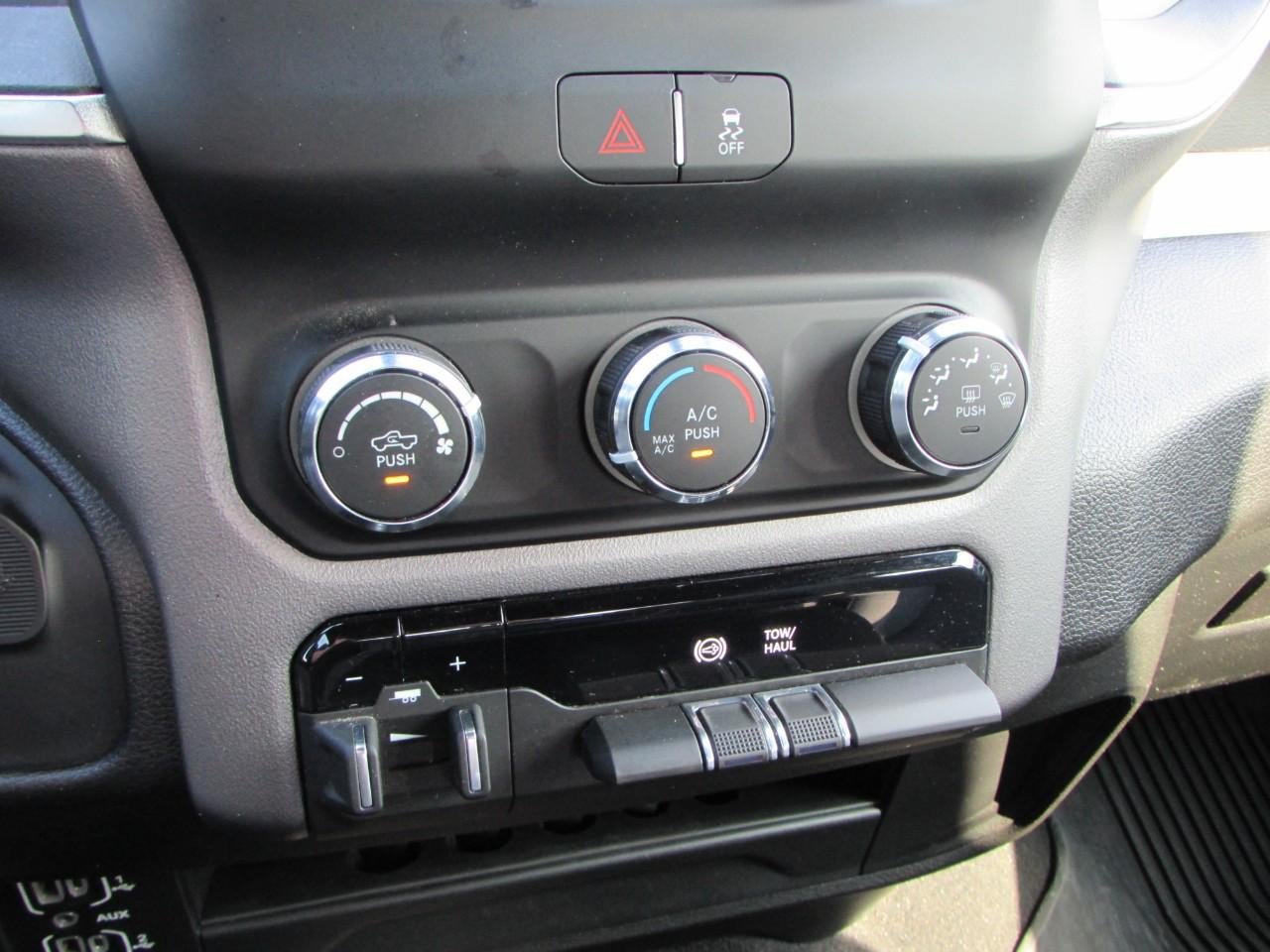 Used 2024 RAM 3500 Big Horn AWD/4WD image 28