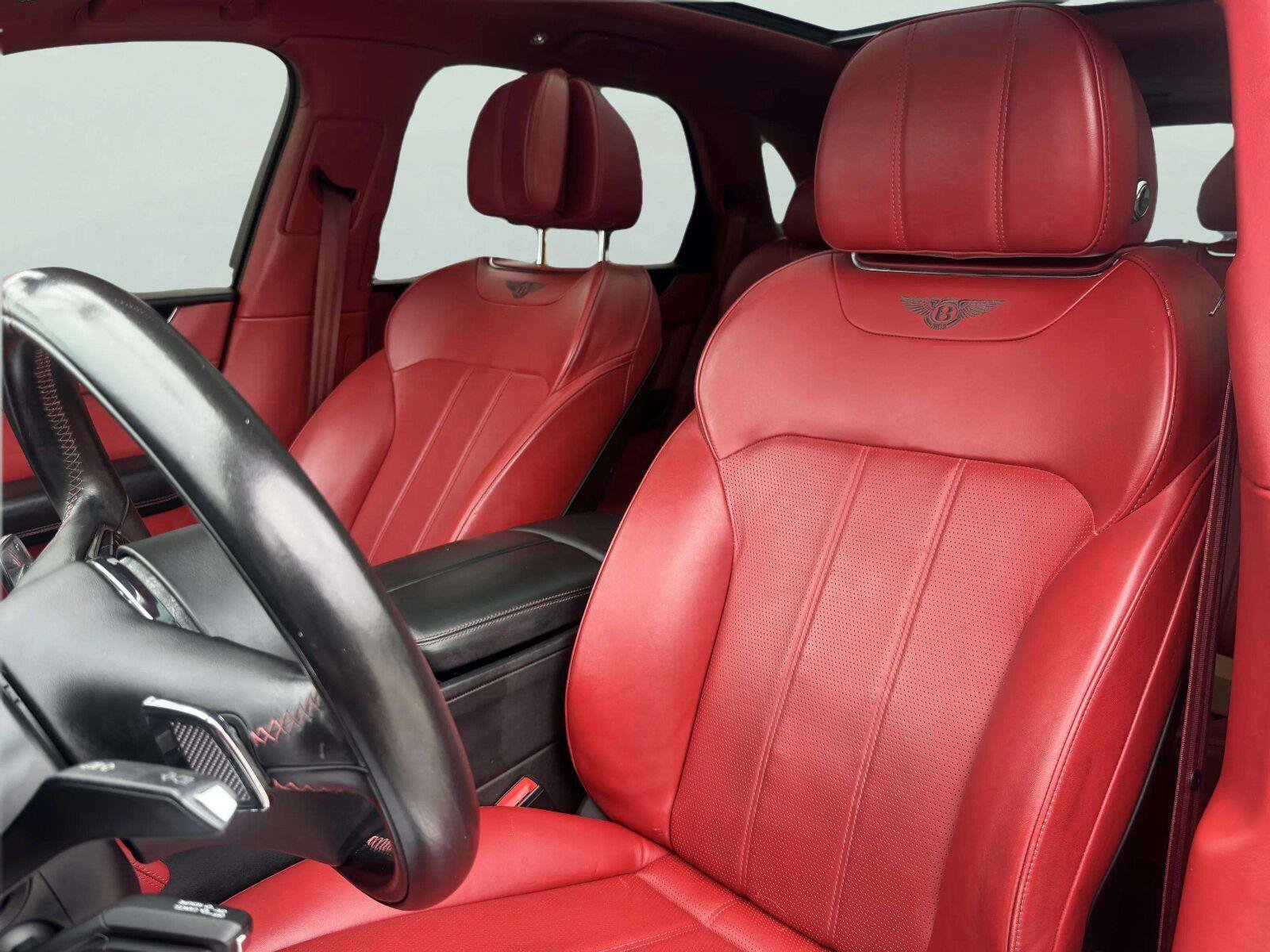 Used 2018 Bentley Bentayga AWD/4WD image 23