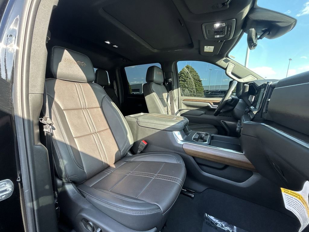 Used 2025 Chevrolet Silverado 2500 High Country w/ High Country Premium Package AWD/4WD image 16