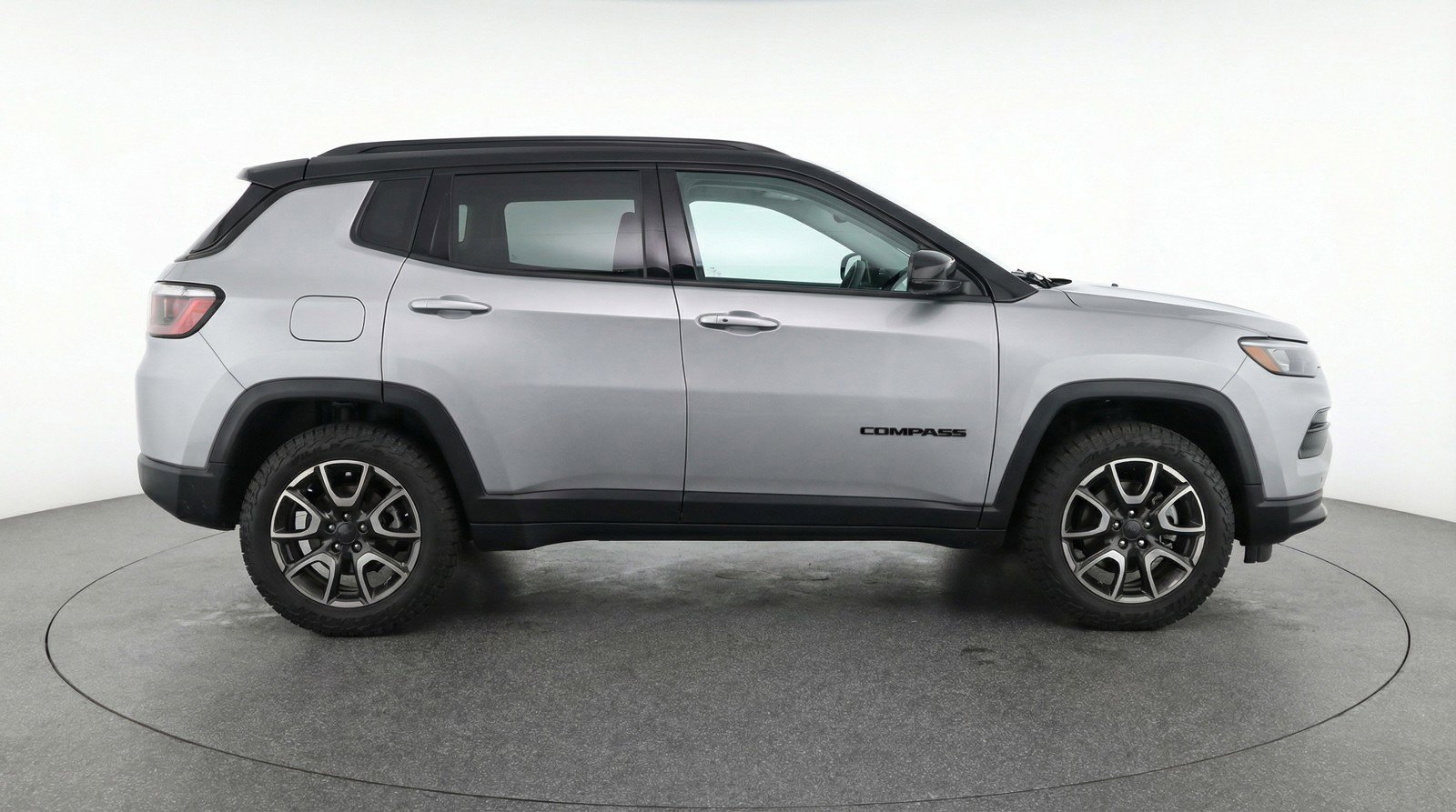 Used 2025 Jeep Compass Trailhawk image 11