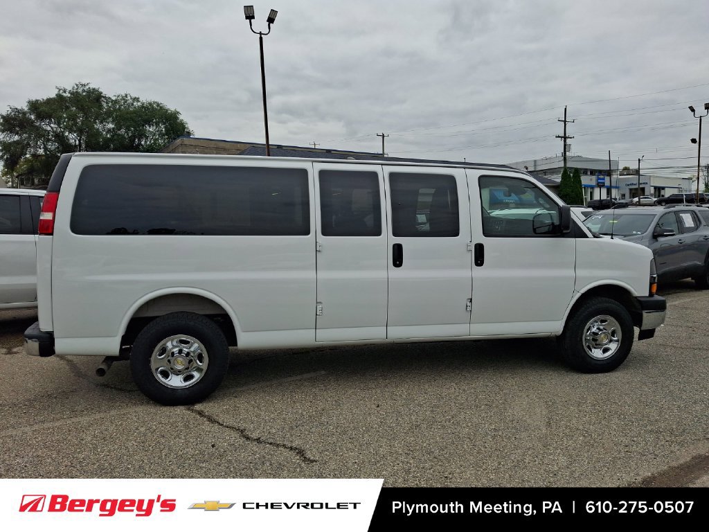 Certified 2025 Chevrolet Express 3500 LT w/ LT Preferred Equipment Group RWD image 9