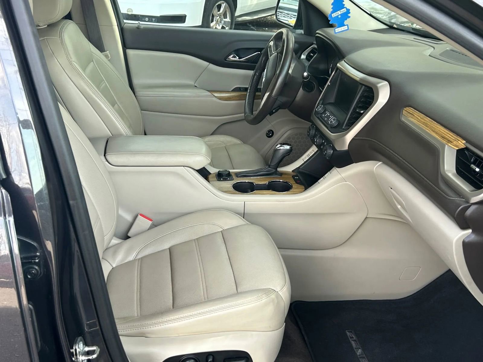 Used 2017 GMC Acadia Denali w/ Technology Package image 11