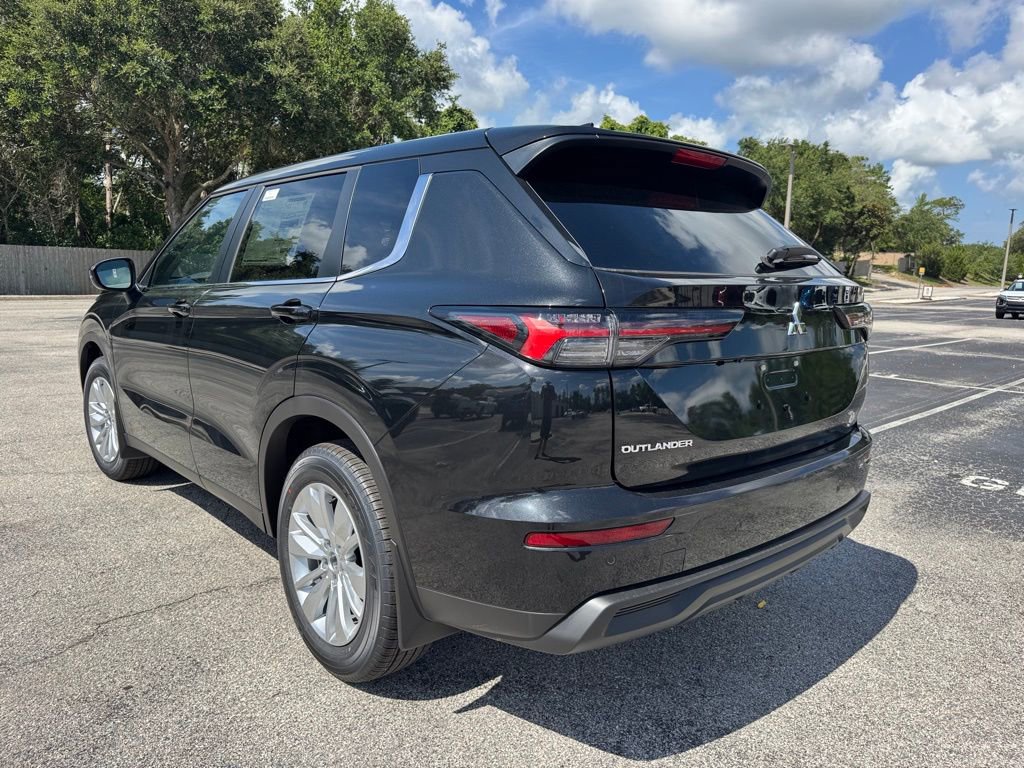 New 2025 Mitsubishi Outlander ES image 5
