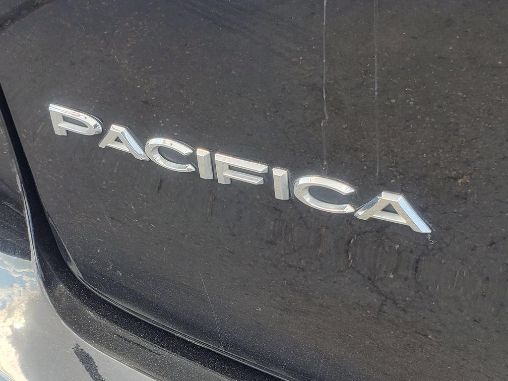 Used 2024 Chrysler Pacifica Touring-L FWD image 29