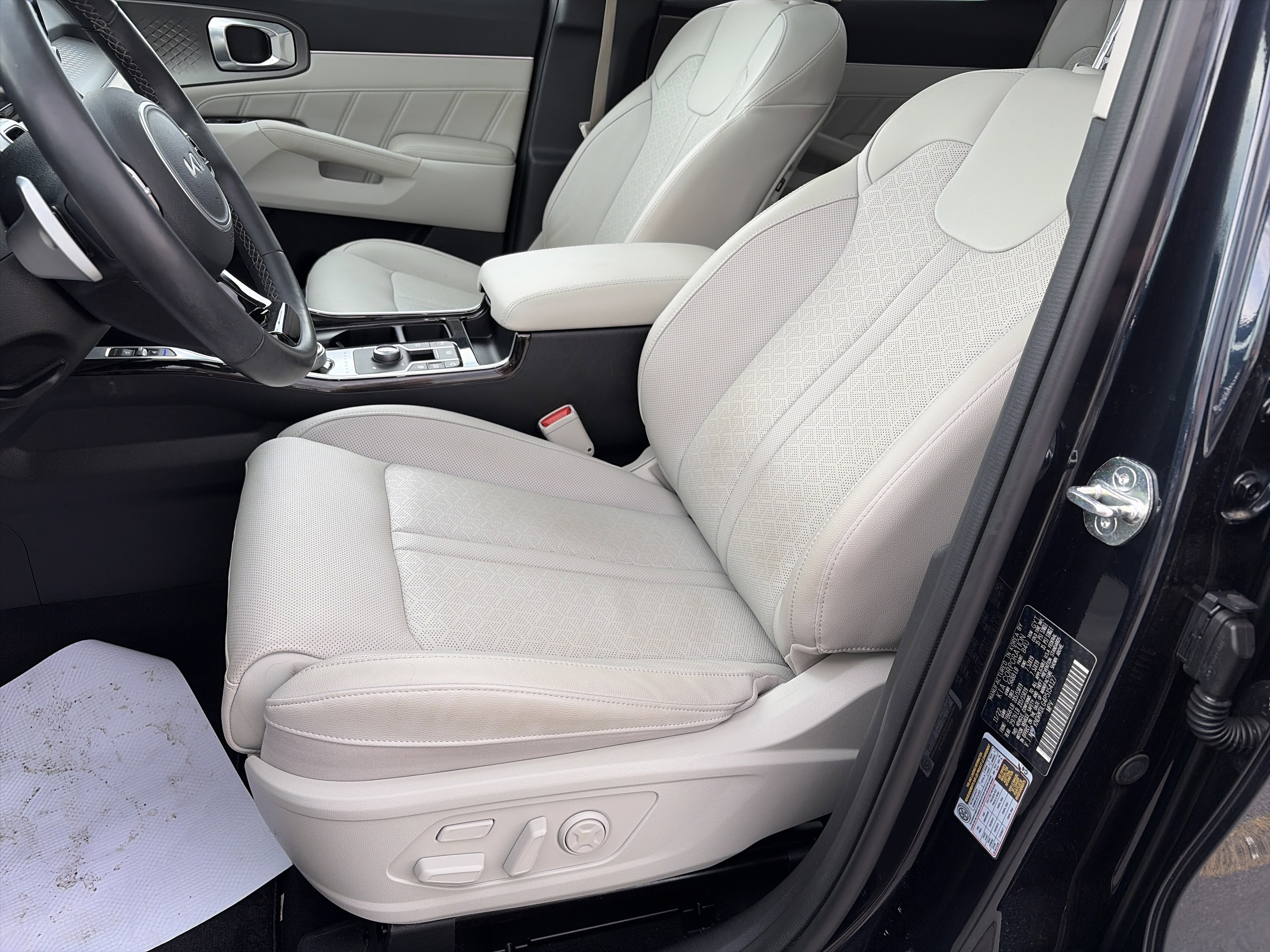 Used 2023 Kia Sorento SX Prestige w/ Panoramic Sunroof Package AWD/4WD image 12
