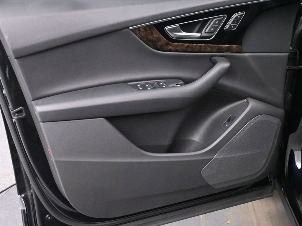 Used 2017 Audi Q7 3.0T Premium Plus image 10