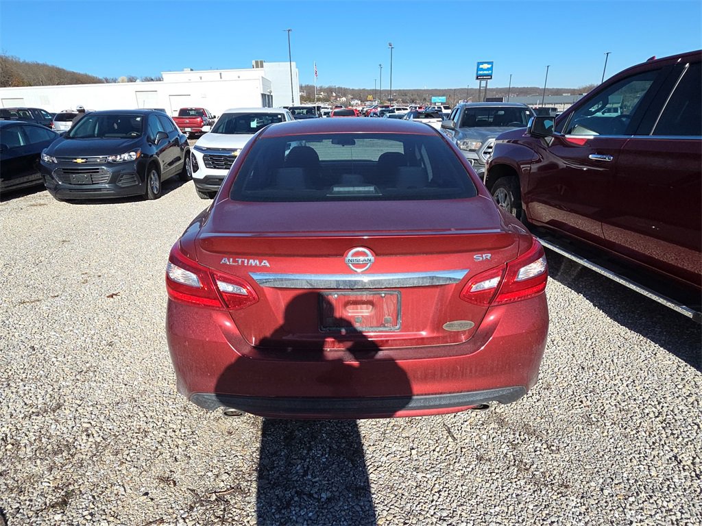 Used 2016 Nissan Altima 2.5 SR w/ Interior Lighting Package image 6
