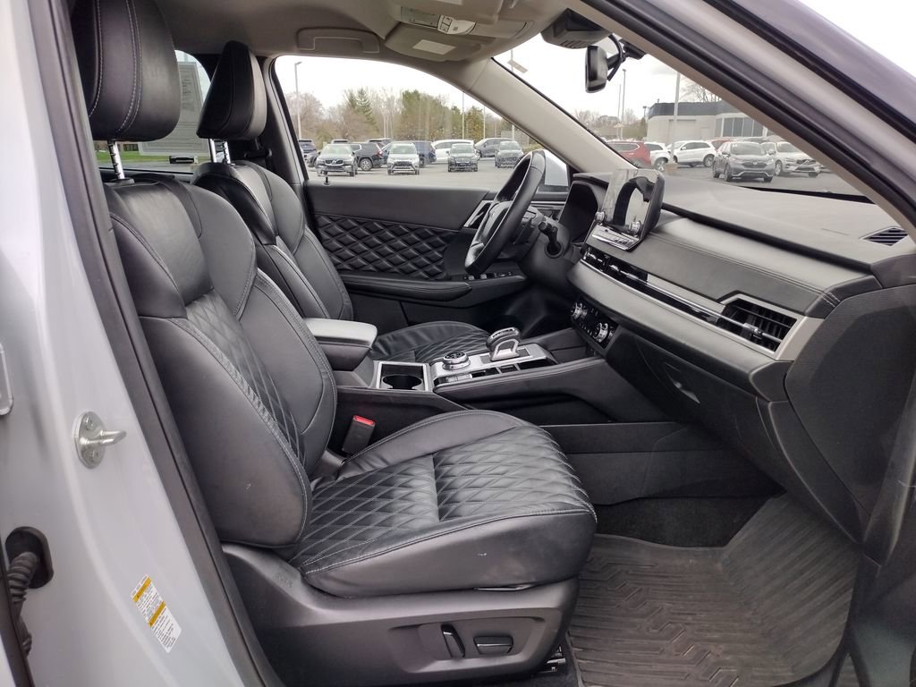 Used 2022 Mitsubishi Outlander SEL image 11