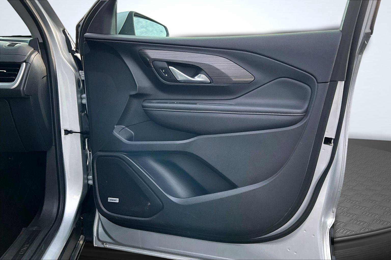 Used 2022 GMC Terrain SLT w/ Infotainment Package II image 25