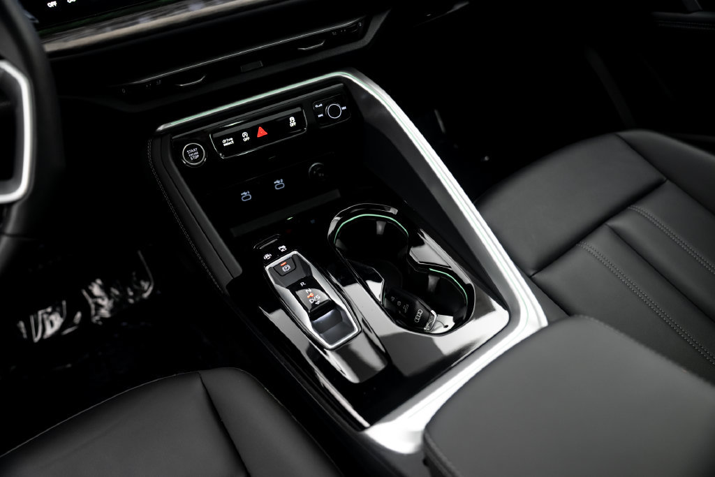 Certified 2025 Audi Q5 Premium w/ Convenience Package AWD/4WD image 19