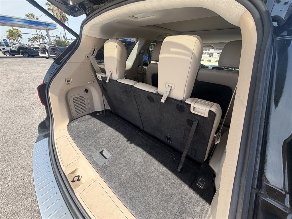 Used 2018 Nissan Pathfinder Platinum AWD/4WD image 12