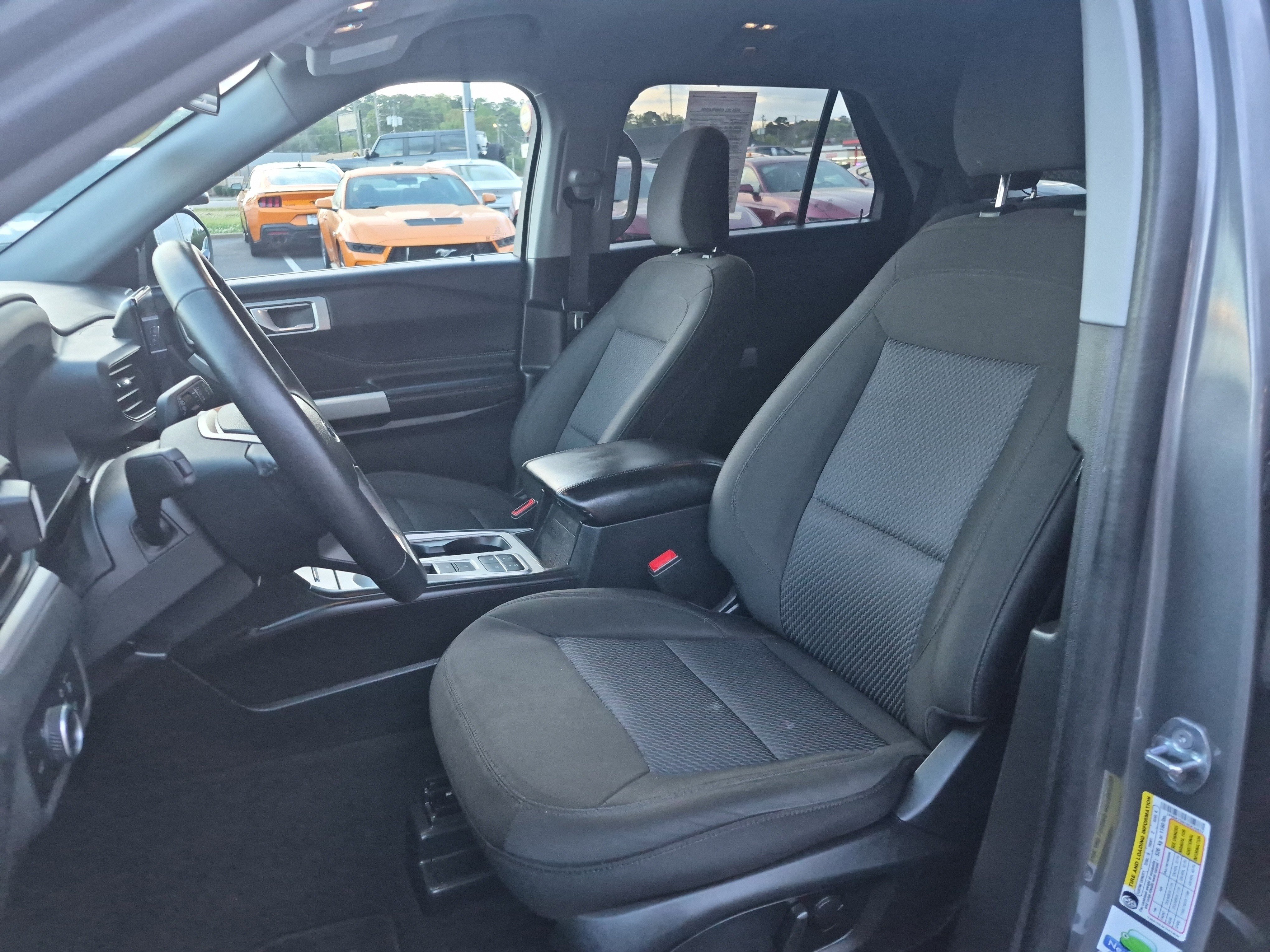 Used 2024 Ford Explorer XLT image 10