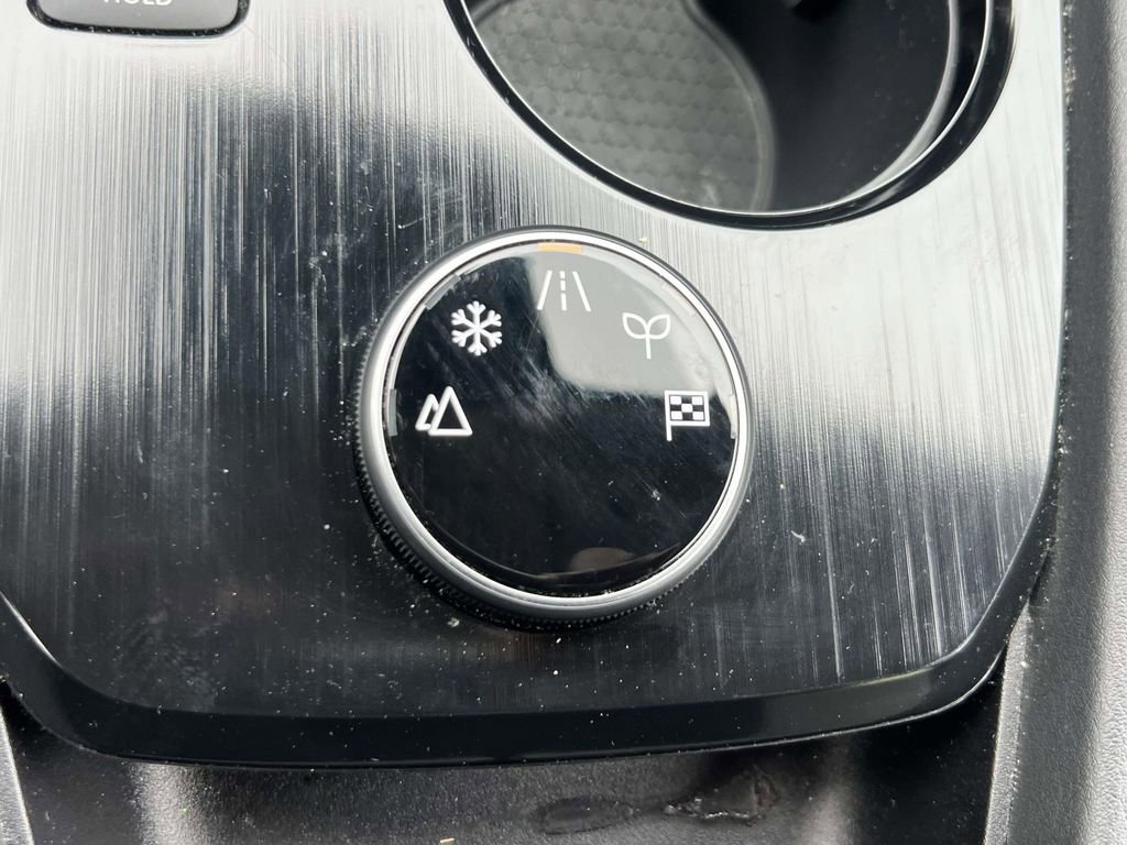 Used 2023 Nissan Rogue SV image 31