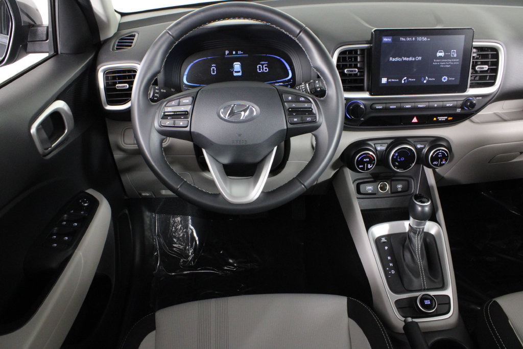 Certified 2025 Hyundai Venue SEL FWD image 8