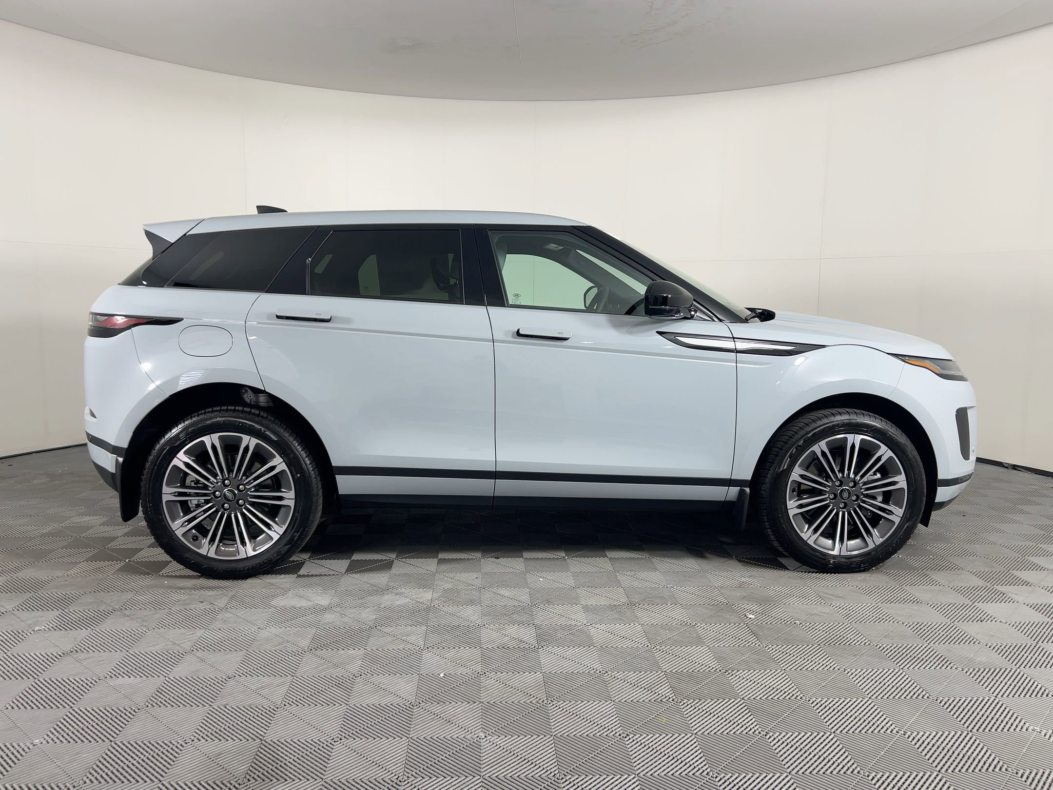 New 2026 Land Rover Range Rover Evoque S image 6