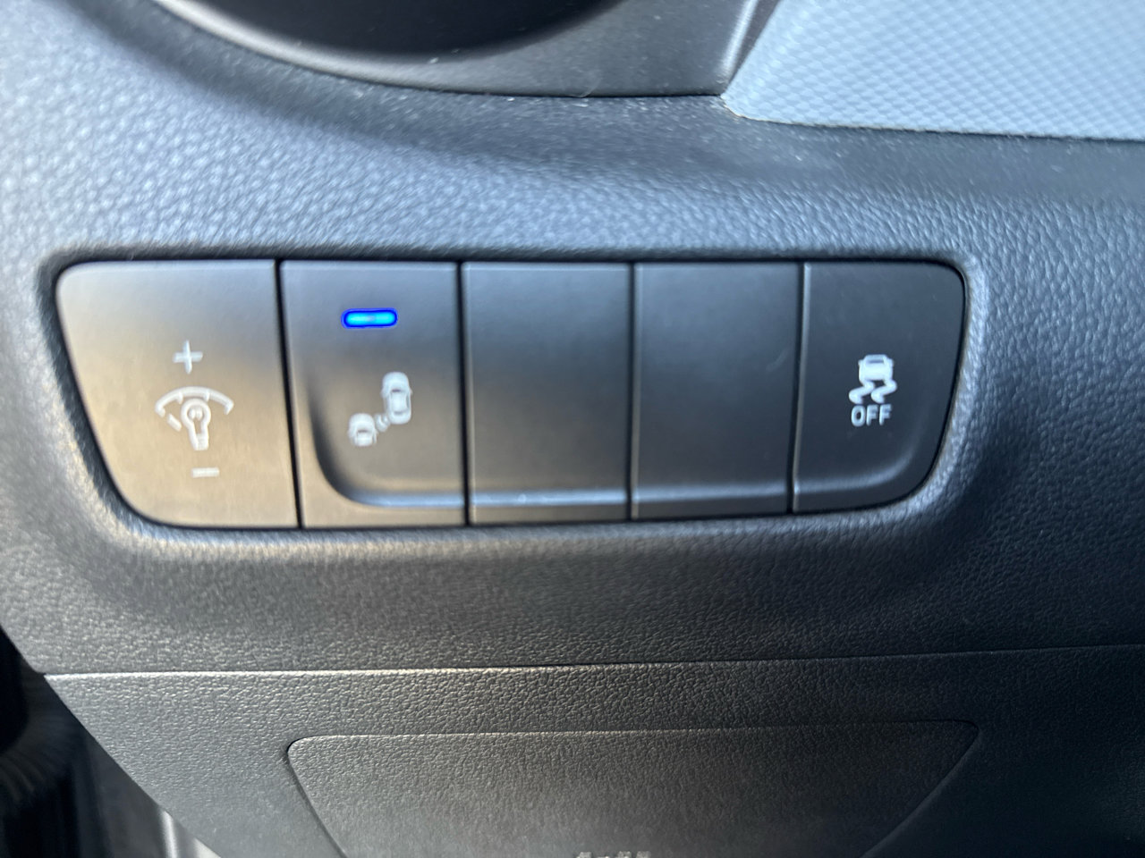 Used 2018 Hyundai Kona Limited image 30