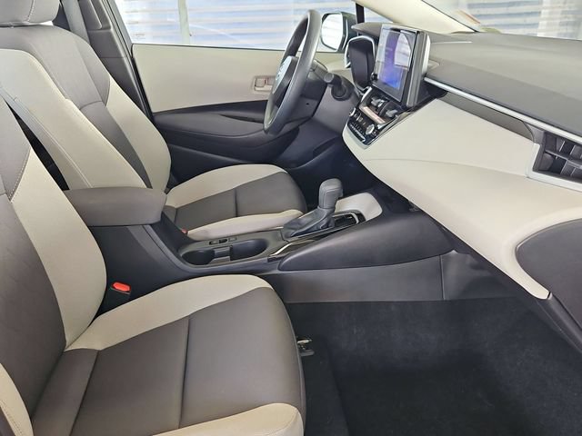 Used 2025 Toyota Corolla LE w/ LE Premium Package FWD image 27