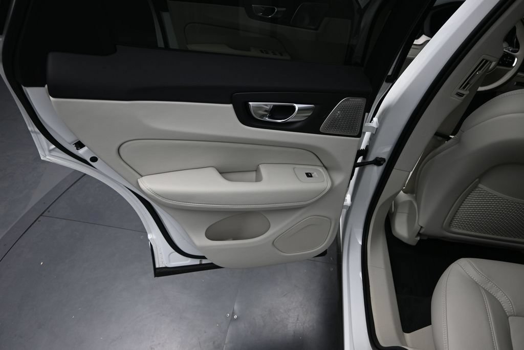 New 2026 Volvo XC60 B5 Ultra w/ Climate Package AWD/4WD image 14
