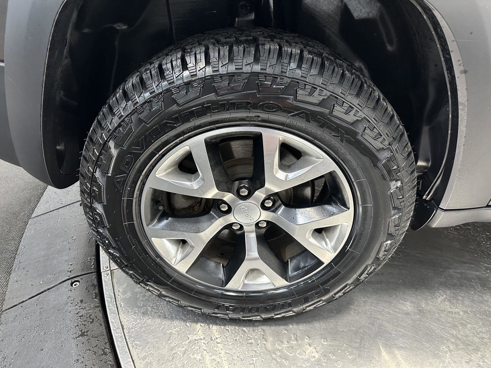 Used 2017 Jeep Cherokee Trailhawk image 11