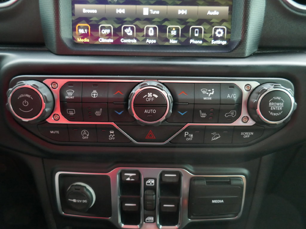 Used 2020 Jeep Wrangler Unlimited Sahara AWD/4WD image 28
