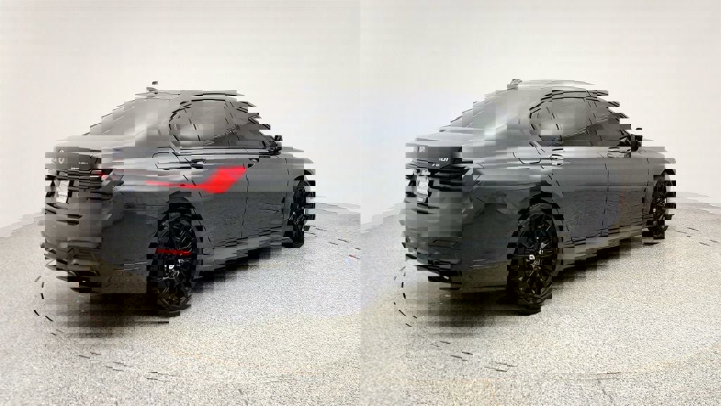 Used 2022 BMW 750i xDrive w/ Executive Package image 5