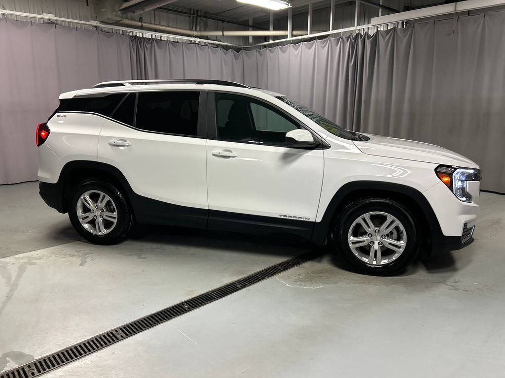 Used 2022 GMC Terrain SLE w/ Driver Convenience Package image 8