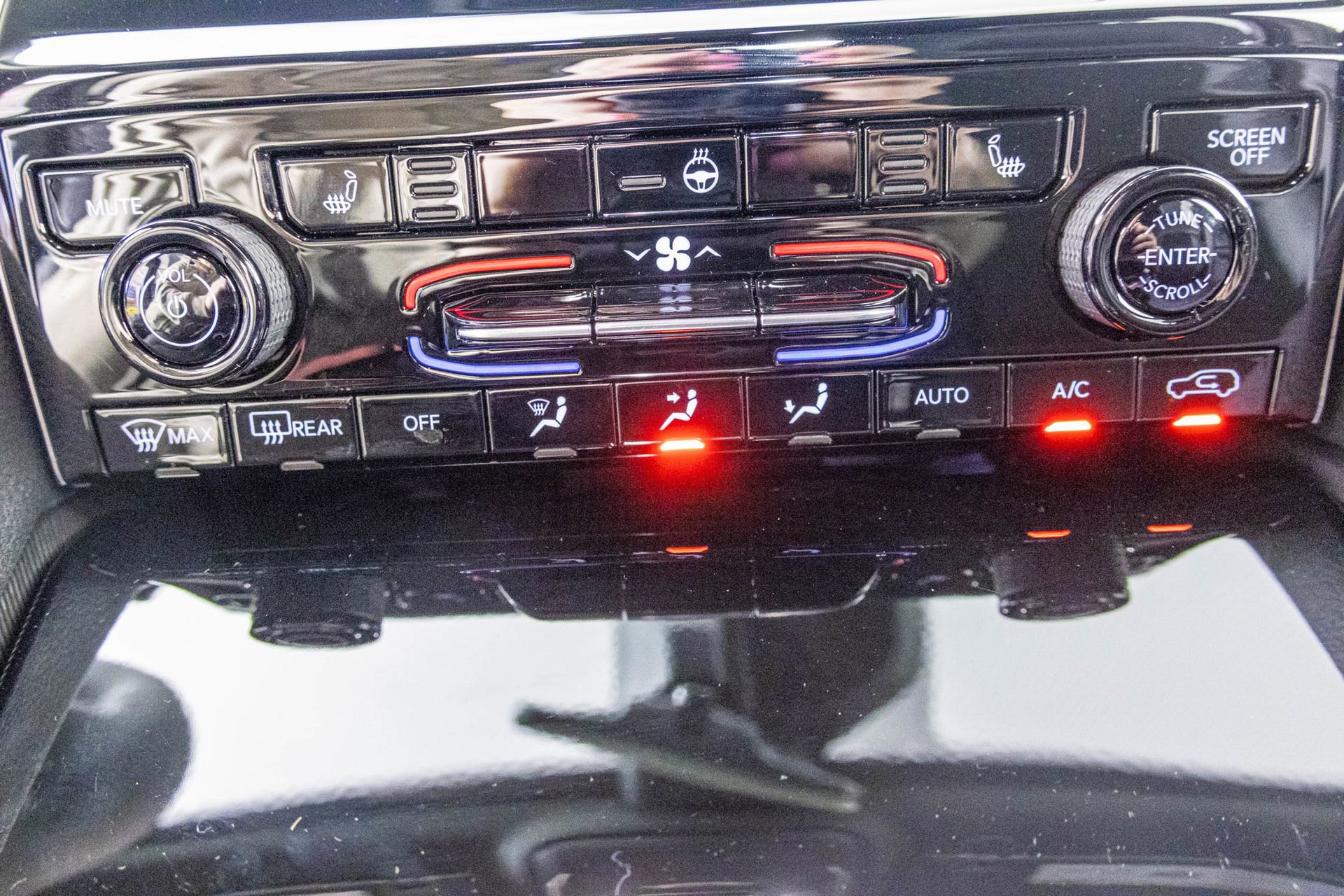 New 2025 Jeep Grand Cherokee Altitude image 25